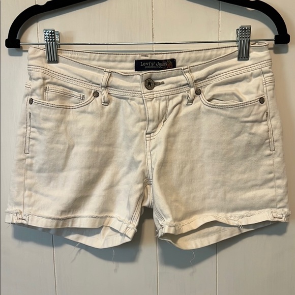 Levi's Low Rise Cream Jean Shorts Classic Style - Picture 1 of 8